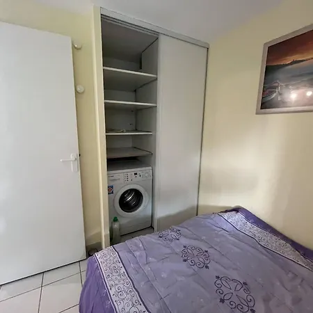 T2 Avec Parking Et Piscine, Proche Commodites - Fr-1-749-73 Apartment