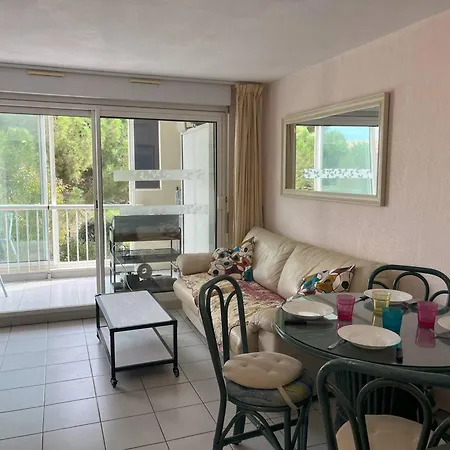T2 Avec Parking Et Piscine, Proche Commodites - Fr-1-749-73 Appartement