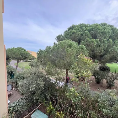 T2 Avec Parking Et Piscine, Proche Commodites - Fr-1-749-73 Apartment
